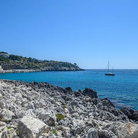 Punta Correnti Seaview Apartments, Castro Marina 게스트하우스 4*