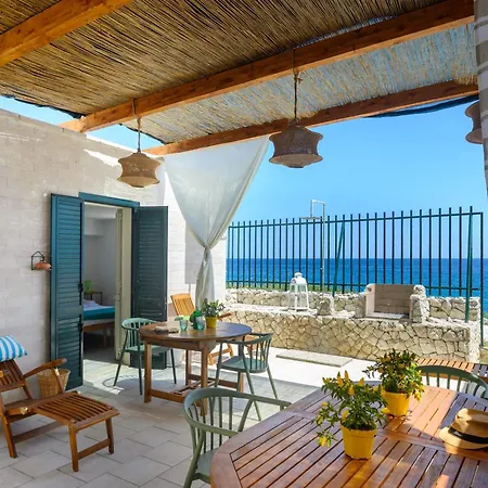 Punta Correnti Seaview Apartments, Castro Marina 카스트로
