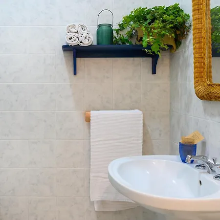 Punta Correnti Seaview Apartments, Castro Marina 게스트하우스 카스트로