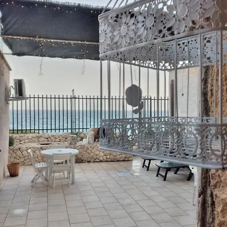 Punta Correnti Seaview Apartments, Castro Marina