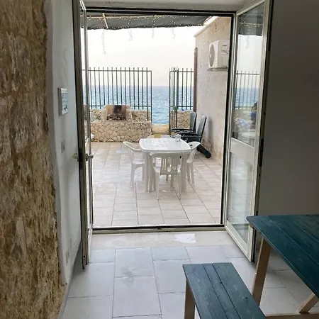 Punta Correnti Seaview Apartments, Castro Marina Guest house