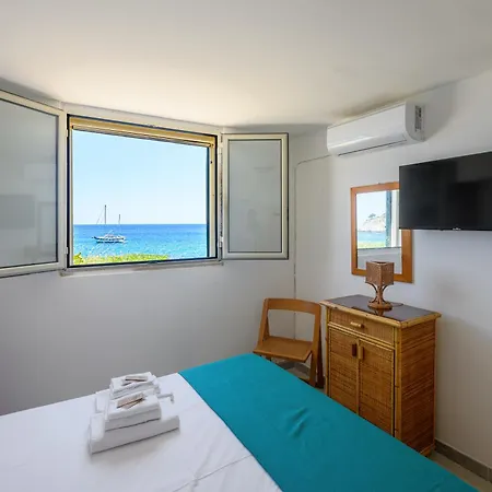Punta Correnti Seaview Apartments, Castro Marina